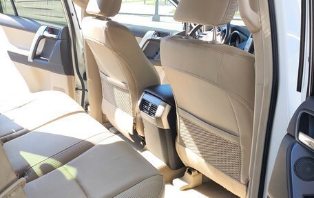 Toyota Land Cruiser Prado 150 рестайлинг 2, 2011 год, 2 890 000 рублей, 14 фотография