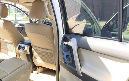 Toyota Land Cruiser Prado 150 рестайлинг 2, 2011 год, 2 890 000 рублей, 16 фотография