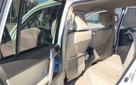 Toyota Land Cruiser Prado 150 рестайлинг 2, 2011 год, 2 890 000 рублей, 17 фотография