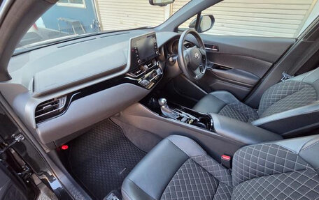 Toyota C-HR I рестайлинг, 2023 год, 2 070 000 рублей, 10 фотография