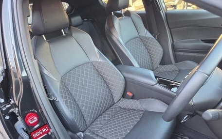 Toyota C-HR I рестайлинг, 2023 год, 2 070 000 рублей, 14 фотография