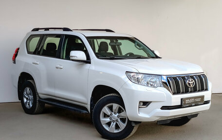 Toyota Land Cruiser Prado 150 рестайлинг 2, 2018 год, 3 955 000 рублей, 3 фотография
