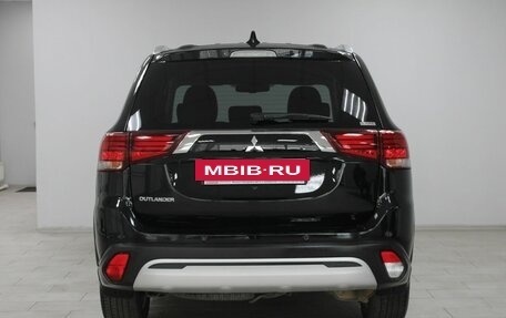 Mitsubishi Outlander III рестайлинг 3, 2021 год, 2 999 900 рублей, 5 фотография
