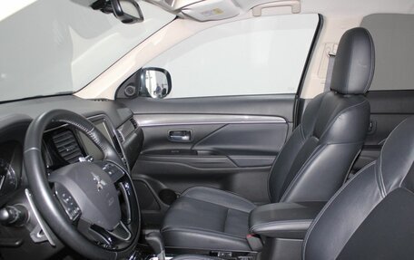 Mitsubishi Outlander III рестайлинг 3, 2021 год, 2 999 900 рублей, 13 фотография