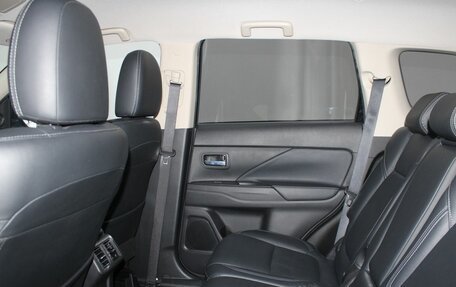 Mitsubishi Outlander III рестайлинг 3, 2021 год, 2 999 900 рублей, 14 фотография