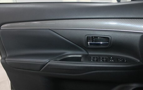 Mitsubishi Outlander III рестайлинг 3, 2021 год, 2 999 900 рублей, 17 фотография