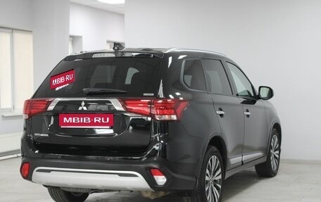 Mitsubishi Outlander III рестайлинг 3, 2021 год, 2 999 900 рублей, 6 фотография