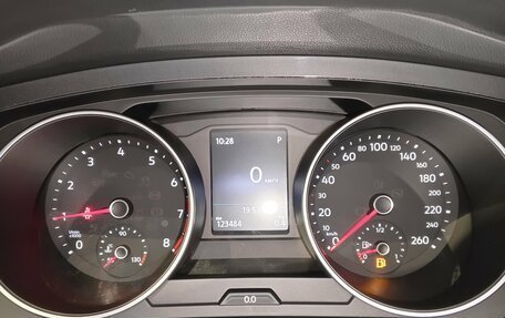 Volkswagen Tiguan II, 2017 год, 2 199 000 рублей, 7 фотография