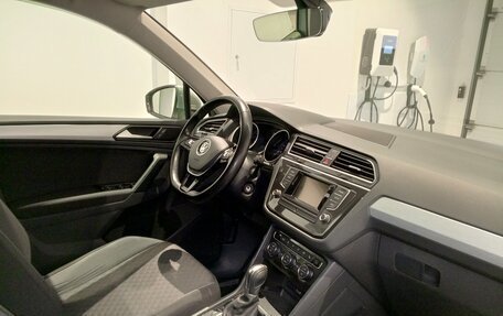 Volkswagen Tiguan II, 2017 год, 2 199 000 рублей, 10 фотография