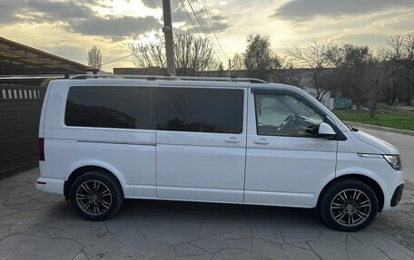 Volkswagen Caravelle T6 рестайлинг, 2020 год, 6 000 000 рублей, 1 фотография