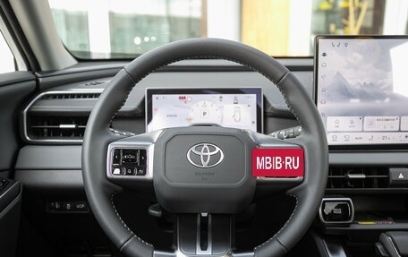 Toyota RAV4, 2025 год, 4 951 000 рублей, 17 фотография