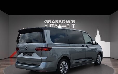 Volkswagen Multivan, 2023 год, 5 500 000 рублей, 2 фотография