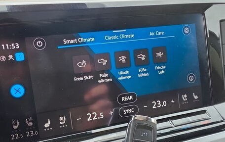 Volkswagen Multivan, 2023 год, 5 500 000 рублей, 12 фотография