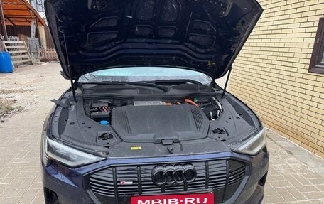 Audi e-tron I, 2022 год, 5 850 000 рублей, 3 фотография