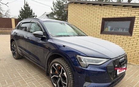 Audi e-tron I, 2022 год, 5 850 000 рублей, 10 фотография