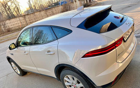 Jaguar E-Pace, 2018 год, 1 915 000 рублей, 4 фотография