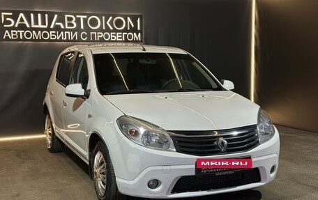 Renault Sandero I, 2013 год, 690 000 рублей, 3 фотография