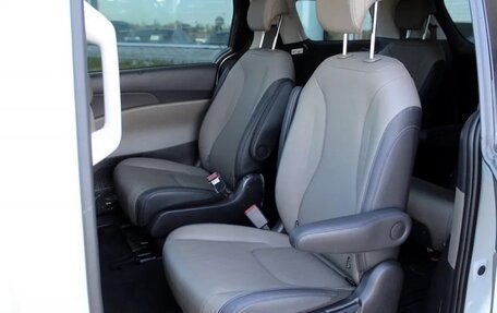 KIA Carnival, 2024 год, 5 070 000 рублей, 14 фотография