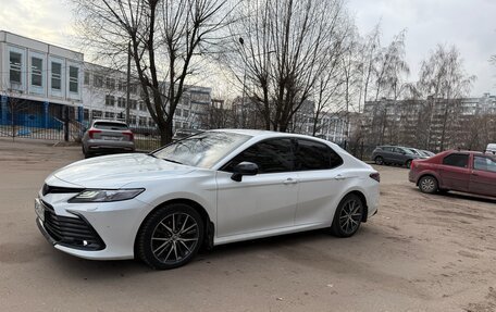 Toyota Camry, 2021 год, 3 200 000 рублей, 2 фотография