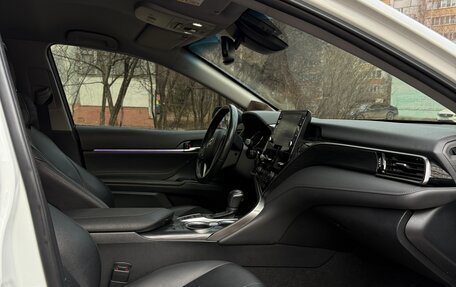 Toyota Camry, 2021 год, 3 200 000 рублей, 10 фотография