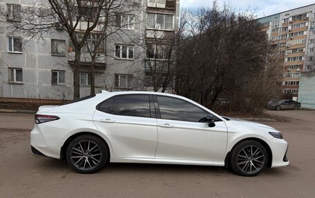Toyota Camry, 2021 год, 3 200 000 рублей, 6 фотография