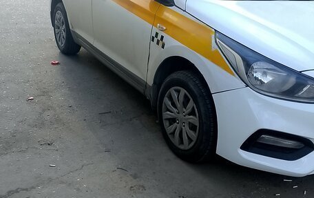 Hyundai Solaris II рестайлинг, 2017 год, 750 000 рублей, 1 фотография