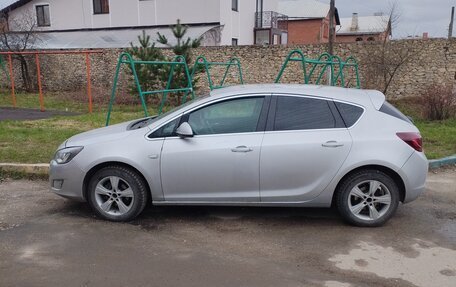 Opel Astra J, 2012 год, 400 000 рублей, 1 фотография