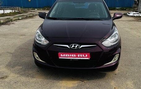 Hyundai Solaris II рестайлинг, 2011 год, 800 000 рублей, 1 фотография