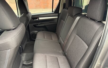 Toyota Hilux VIII, 2017 год, 3 400 000 рублей, 8 фотография