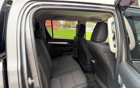 Toyota Hilux VIII, 2017 год, 3 400 000 рублей, 9 фотография