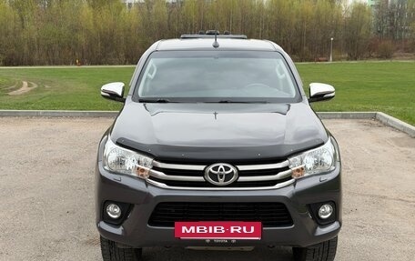 Toyota Hilux VIII, 2017 год, 3 400 000 рублей, 2 фотография