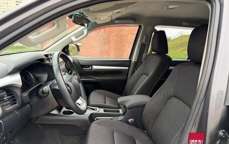 Toyota Hilux VIII, 2017 год, 3 400 000 рублей, 15 фотография