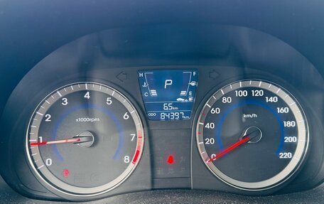 Hyundai Solaris II рестайлинг, 2011 год, 800 000 рублей, 10 фотография