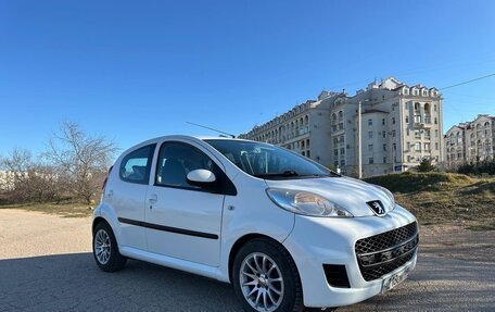 Peugeot 107 I рестайлинг, 2011 год, 499 000 рублей, 4 фотография
