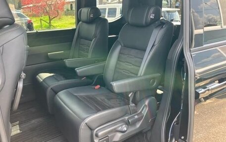 Honda Stepwgn, 2023 год, 2 350 000 рублей, 21 фотография