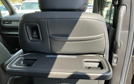 Honda Stepwgn, 2023 год, 2 350 000 рублей, 26 фотография