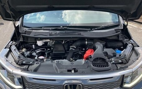 Honda Stepwgn, 2023 год, 2 350 000 рублей, 36 фотография