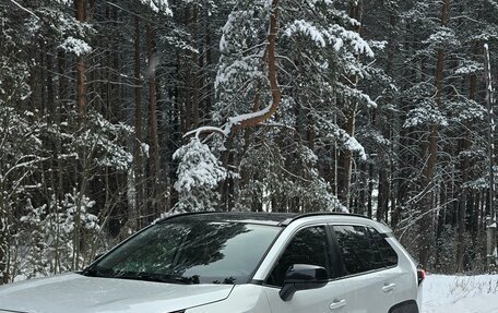 Toyota RAV4, 2024 год, 3 900 000 рублей, 6 фотография