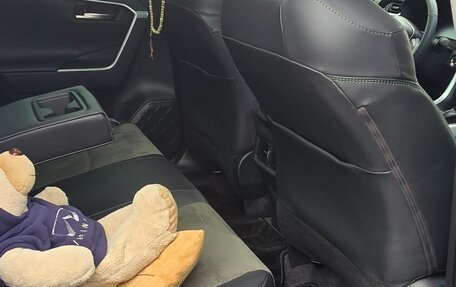 Toyota RAV4, 2024 год, 3 900 000 рублей, 5 фотография