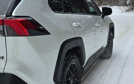 Toyota RAV4, 2024 год, 3 900 000 рублей, 9 фотография