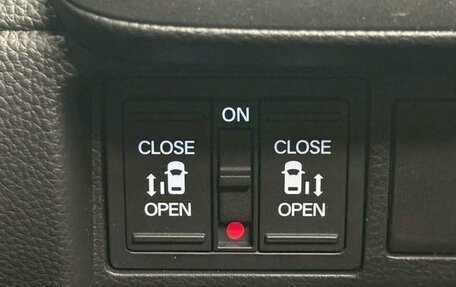 Honda Stepwgn, 2023 год, 2 600 000 рублей, 16 фотография