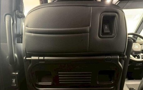 Honda Stepwgn, 2023 год, 2 600 000 рублей, 21 фотография