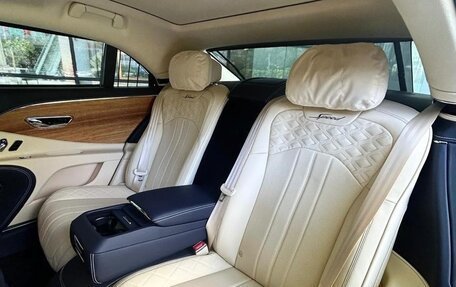 Bentley Flying Spur, 2024 год, 35 000 000 рублей, 14 фотография