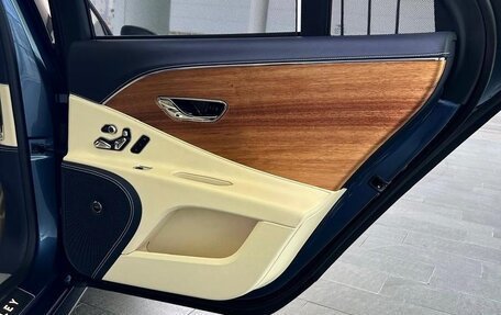 Bentley Flying Spur, 2024 год, 35 000 000 рублей, 17 фотография