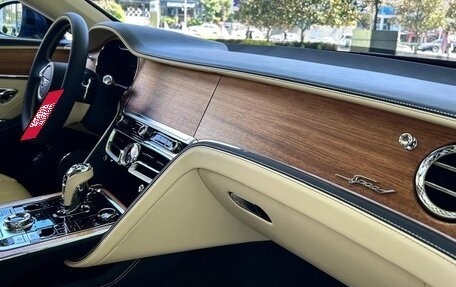 Bentley Flying Spur, 2024 год, 35 000 000 рублей, 16 фотография