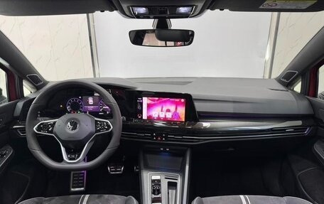 Volkswagen Golf VIII, 2022 год, 2 330 000 рублей, 10 фотография