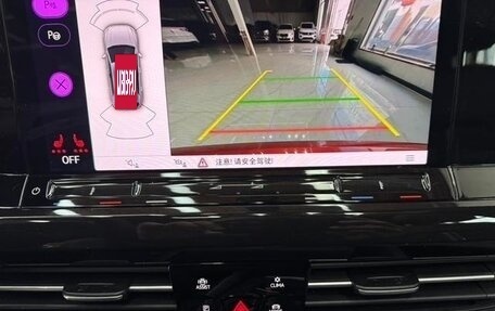 Volkswagen Golf VIII, 2022 год, 2 330 000 рублей, 12 фотография