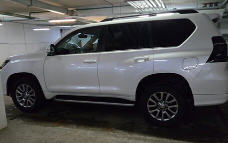 Toyota Land Cruiser Prado 150 рестайлинг 2, 2020 год, 6 650 000 рублей, 7 фотография