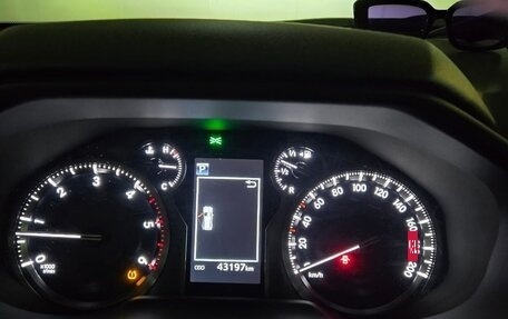 Toyota Land Cruiser Prado 150 рестайлинг 2, 2020 год, 6 650 000 рублей, 5 фотография