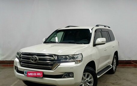 Toyota Land Cruiser 200, 2017 год, 6 999 000 рублей, 1 фотография